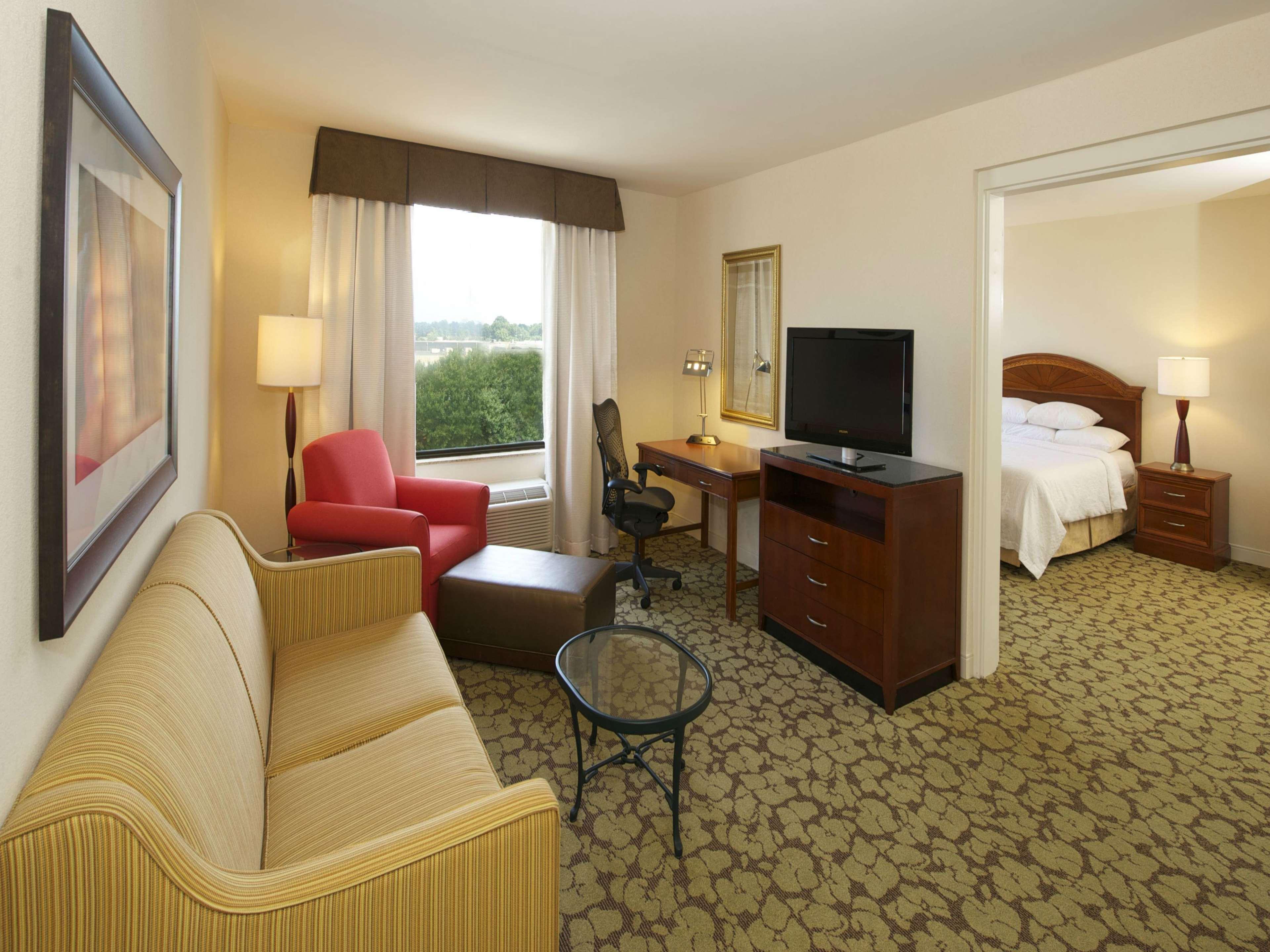 Hilton Garden Inn Virginia Beach Town Center Exterior photo