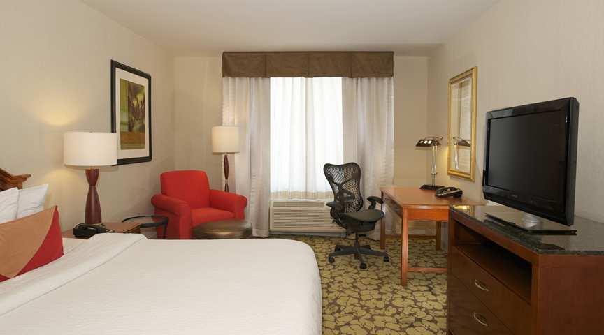Hilton Garden Inn Virginia Beach Town Center Room photo