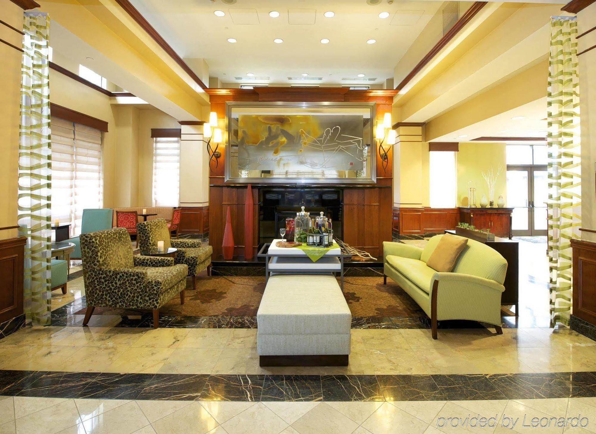 Hilton Garden Inn Virginia Beach Town Center Exterior photo