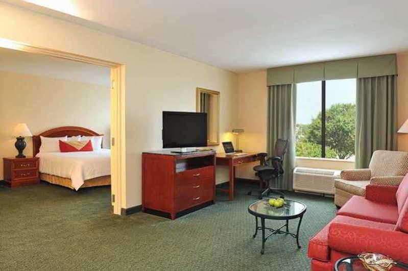 Hilton Garden Inn Virginia Beach Town Center Exterior photo