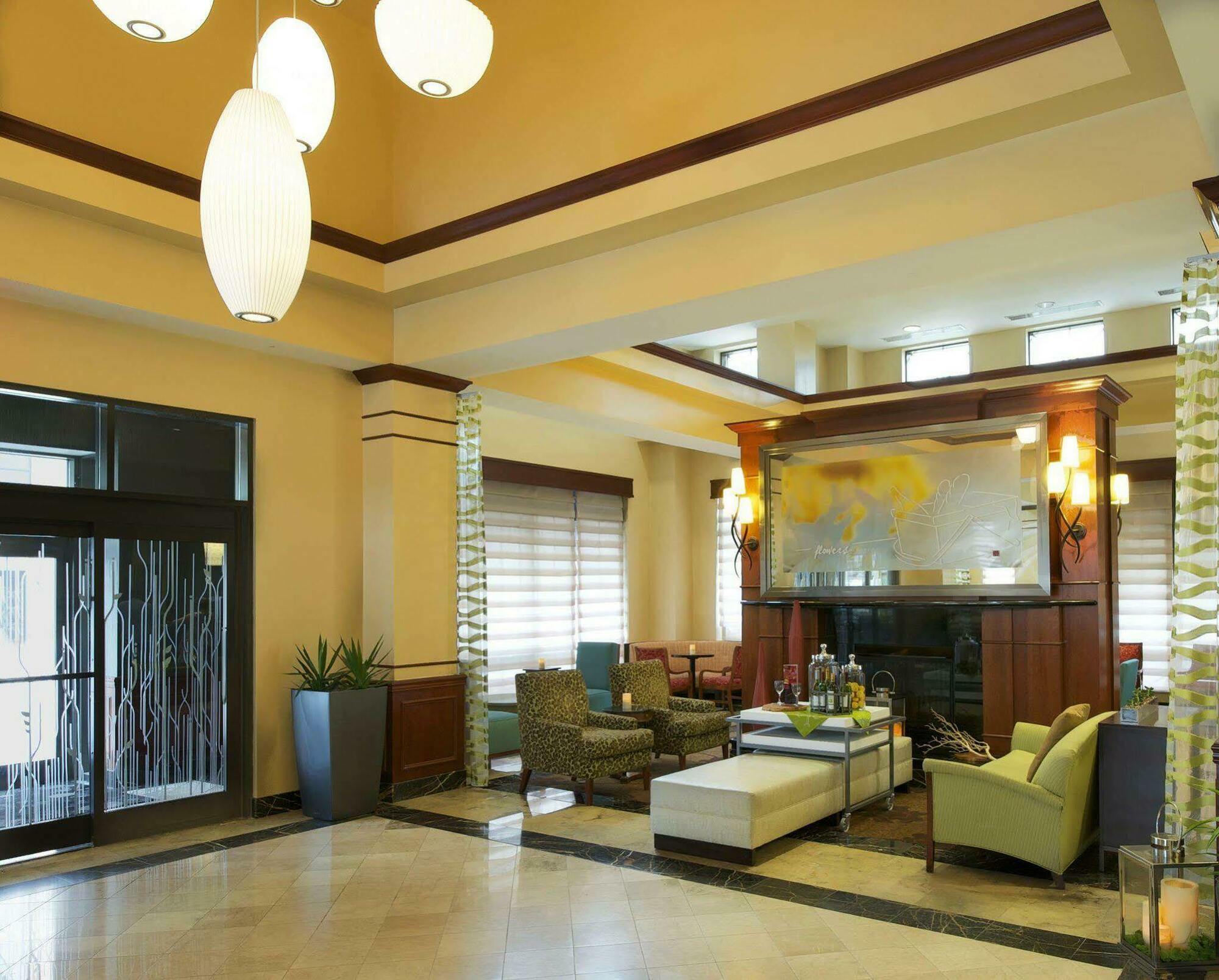 Hilton Garden Inn Virginia Beach Town Center Exterior photo